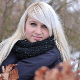 Jakou barvu na odrosty světlé blond?