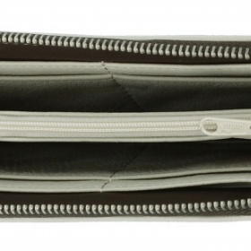 Peněženka podobná Pumě