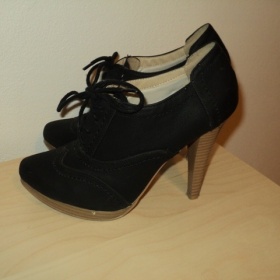Černé boty na podpatku Deichmann - foto č. 1