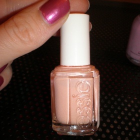 Lak Essie - A Crewed Interest - foto č. 1