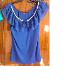 Modré tričko s perlami