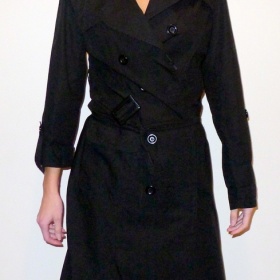 Lehký černý kabátek