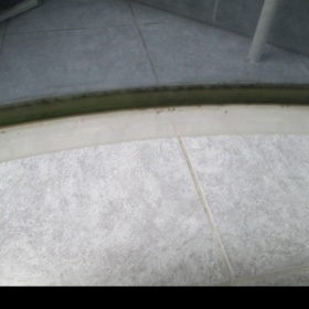 Gumový pás do sprchového koutu