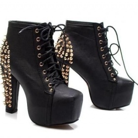 Kde sehnat botičky Studded Boots?