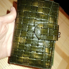 Hadí zelená peněženka s kovovým zapínáním