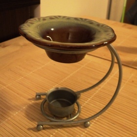 Aromalampa s kovovým podstavcem