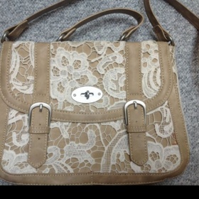 Krajkovaný kufřík