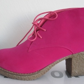 Růžové kotníkové boty