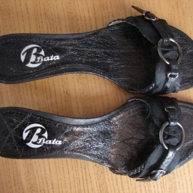 Černé vysoké nazouváky Baťa