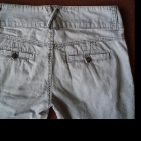 Šedé kalhoty/aladinky Stradivarius