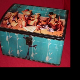 Kde koupit sametové přihrádky/zásobníky do truhle na šperky?