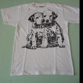 Bíle triko se štěňátky