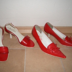 Dvoje červené boty 38