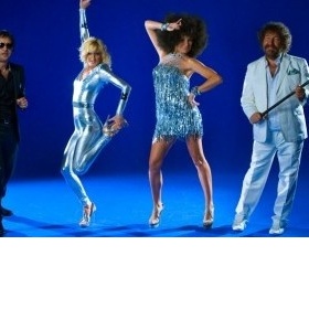 Ke sehnat stříbrné šaty z upoutávky talentmania?