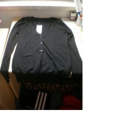 Černý rozepínací svetřík