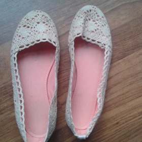 Béžové letní háčkované balerínky - foto č. 1