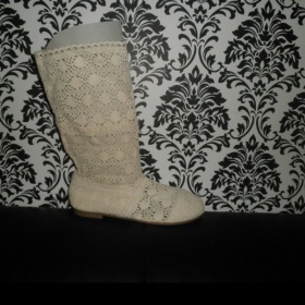 Letní háčkované kozačky béžové