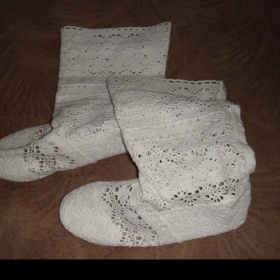 Letní háčkované kozačky bílé