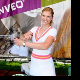 Šaty s tenisovým nádechem - kde se dají koupit?