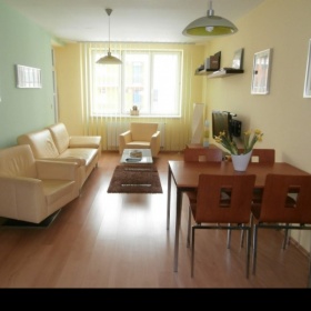 Žlutá kožená sedačka Böhm včetně dvou křesel - foto č. 1