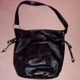 Černá taška takko