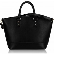 Kde sehnat černou kabelku ve tvaru "lodě"?