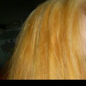 Žluté vlasy po zesvětlení