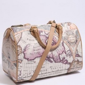 Kabelka se vzorem mapy