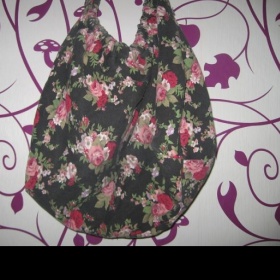 Černá květovaná taška terranova