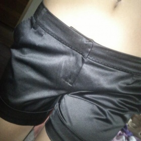 Černé kraťásky Clock house