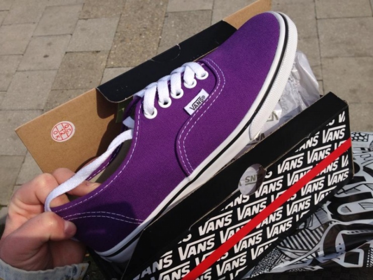 vans authentic fialove