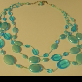 Modrý náhrdelník neznačkový