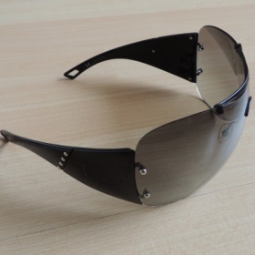 Černé sluneční brýle Dior - foto č. 1