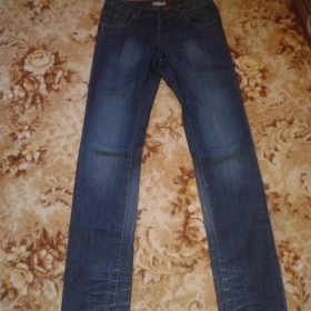 Tmavě modré rifle neznačkové