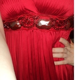 Červené skládané šaty neznačková