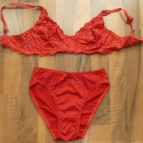 Rudá krajková souprava neznačková