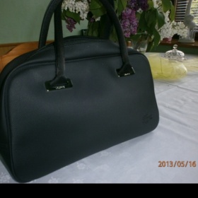 Černá kabelka do ruky Lacoste - foto č. 1