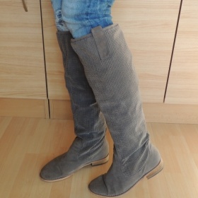 šedé letní děrované kozačky neznačkové