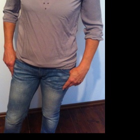 Šedá halenka se cvočky Reserved