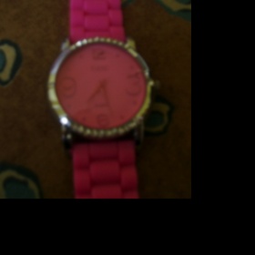 Růžové hodinky Quartz