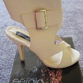 Bílé sandále Sergio Todzi - foto č. 1