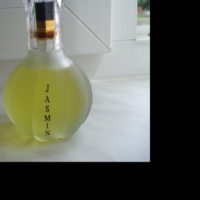 Žlutý parfém Jasmin