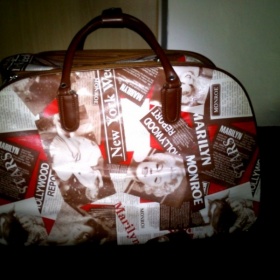 Hnědý kufr - přenosná taška Marilyn monroe