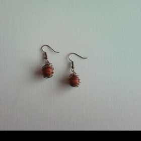 Hnědá naušky neznačková