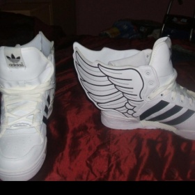 Černo bílé tenisky Adidas s křídly - foto č. 1