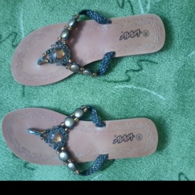 Hnědé žabky s kamínky . - foto č. 1