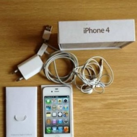 Mobilní telefon iPhone 4S - foto č. 1