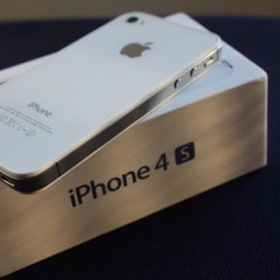 Telefon iPhone 4S - foto č. 1