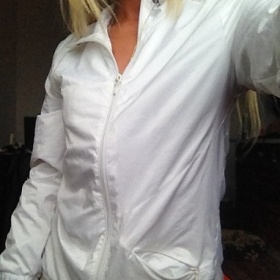 Bílá větrovka Adidas