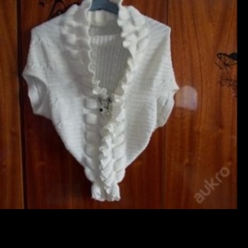 Bílý svetr s aplikací neznačkový